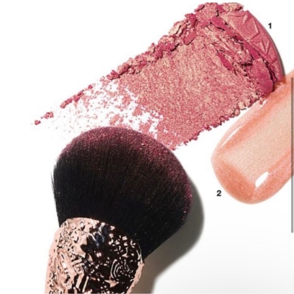 New Mac Sprinkle of Shine 4 Piece Kit Pink with brush, gloss, tote and more - Picture 4 of 11